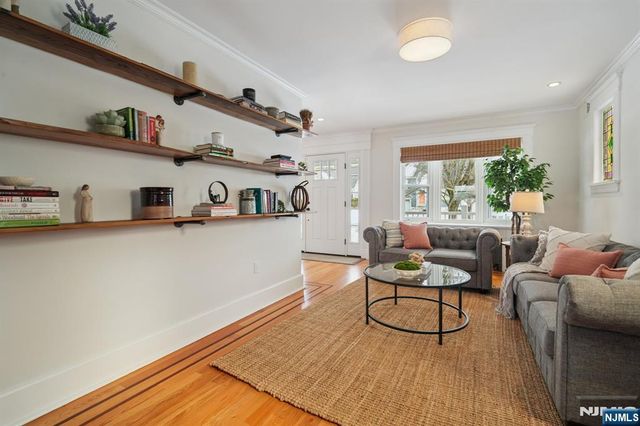 10 Otsego Road, Verona, NJ 07044