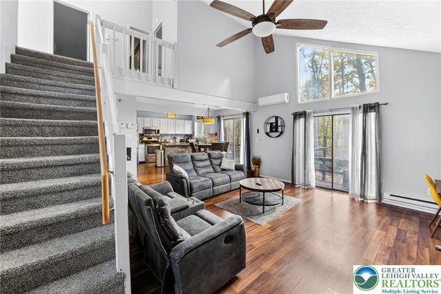 1379 Winding Way, Coolbaugh Twp, PA 18466