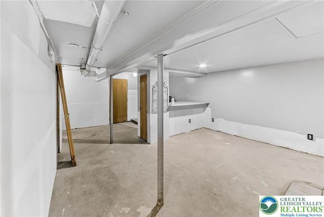 1379 Winding Way, Coolbaugh Twp, PA 18466