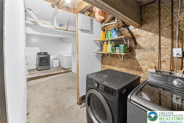 1379 Winding Way, Coolbaugh Twp, PA 18466