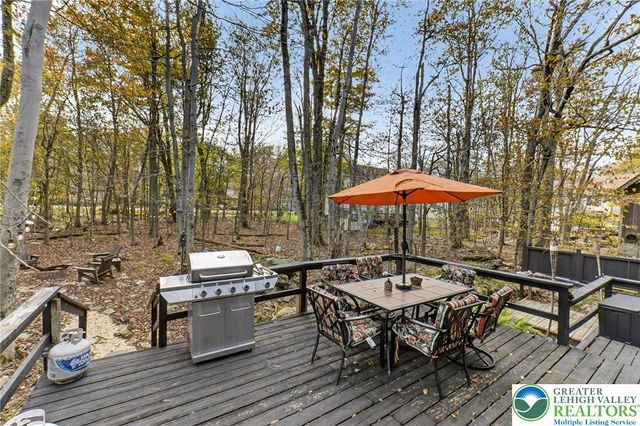 1379 Winding Way, Coolbaugh Twp, PA 18466