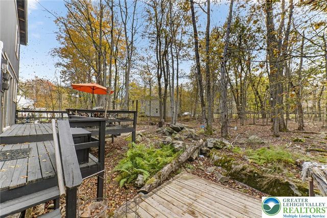 1379 Winding Way, Coolbaugh Twp, PA 18466