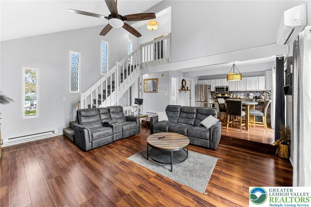 1379 Winding Way, Coolbaugh Twp, PA 18466