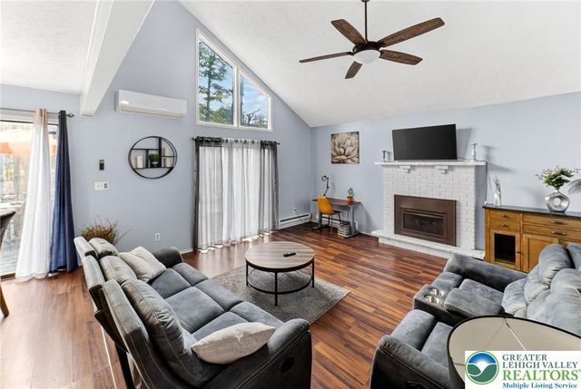 1379 Winding Way, Coolbaugh Twp, PA 18466