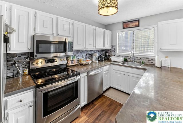 1379 Winding Way, Coolbaugh Twp, PA 18466