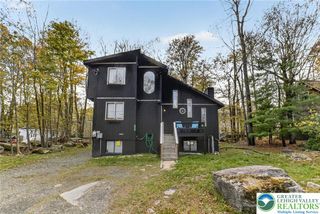 1379 Winding Way, Coolbaugh Twp, PA 18466