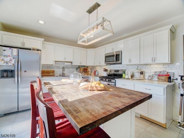 26 E 49Th St, Bayonne City, NJ 07002