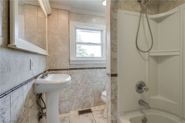5015 12th Street SW, Canton, OH 44710