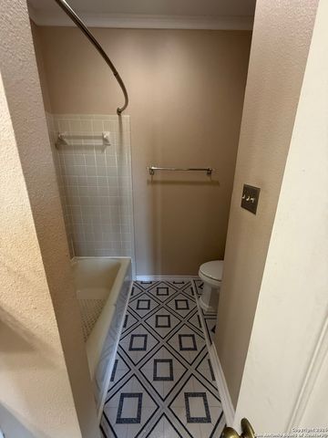 474 Seele St Apt 10, New Braunfels, TX 78130