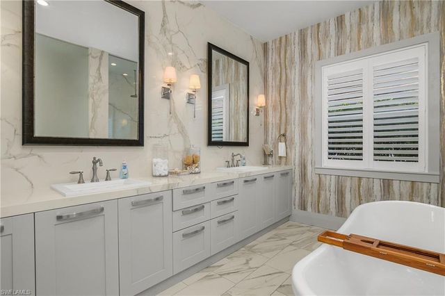 14852 Dockside LN, Naples, FL 34114