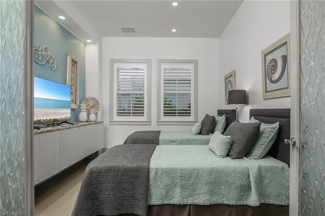 14852 Dockside LN, Naples, FL 34114