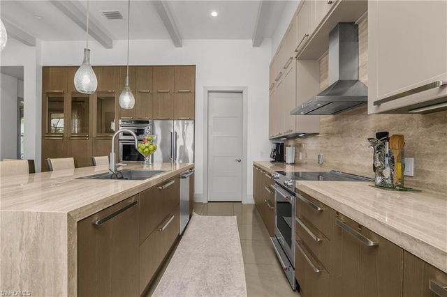 14852 Dockside LN, Naples, FL 34114