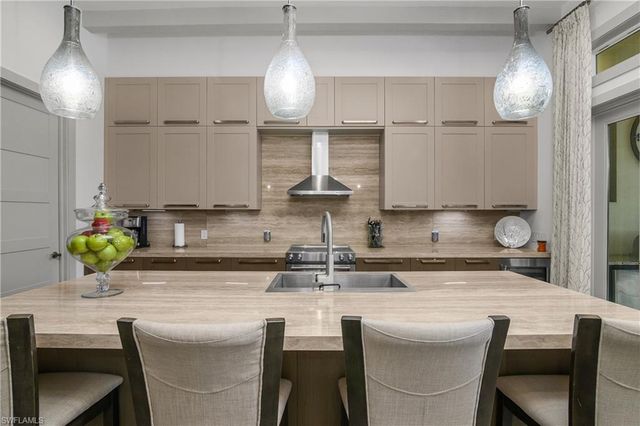 14852 Dockside LN, Naples, FL 34114