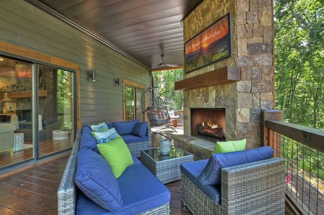 590 Deer Crest Road, Blue Ridge, GA 30513