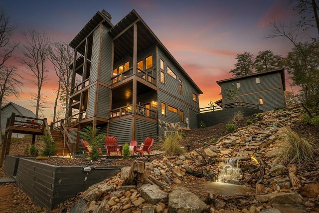 590 Deer Crest Road, Blue Ridge, GA 30513