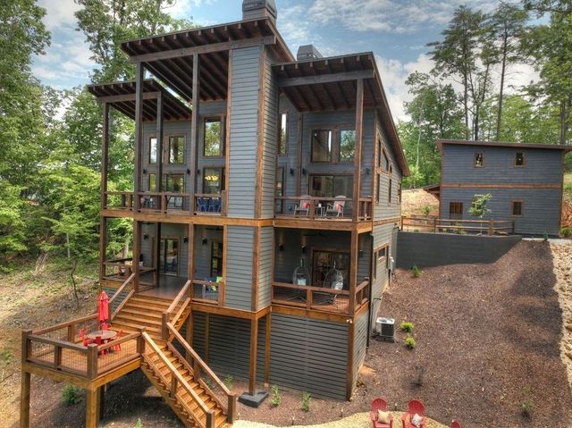 590 Deer Crest Road, Blue Ridge, GA 30513