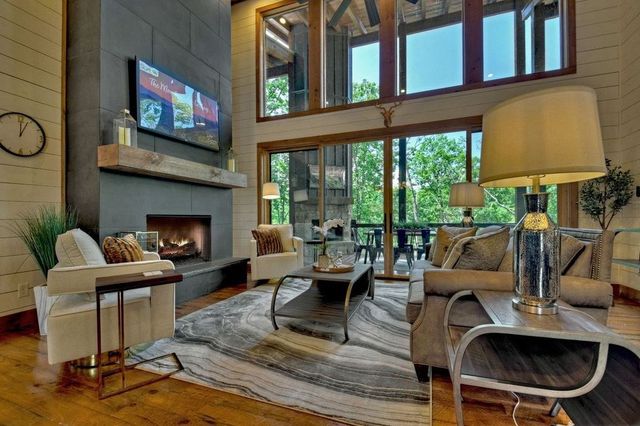 590 Deer Crest Road, Blue Ridge, GA 30513