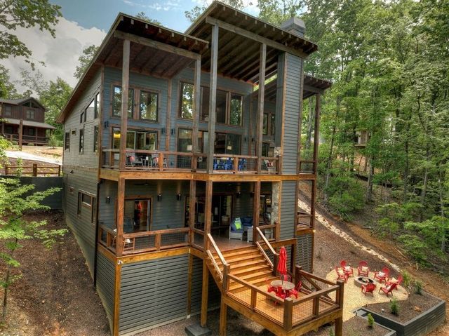 590 Deer Crest Road, Blue Ridge, GA 30513