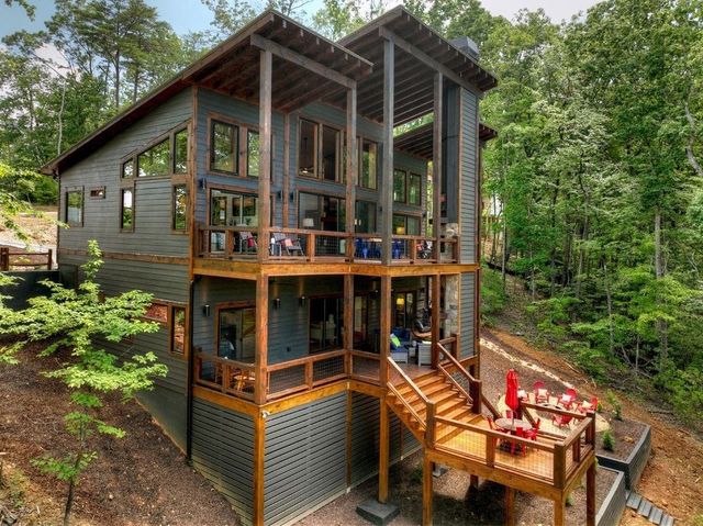590 Deer Crest Road, Blue Ridge, GA 30513