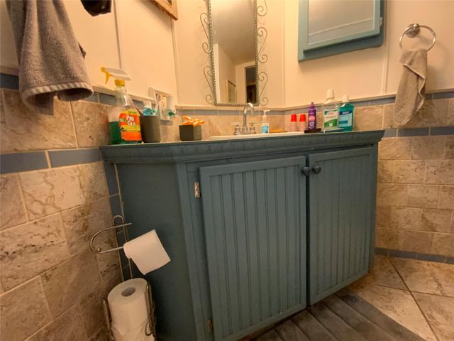 160 Tupelo S, Palacios, TX 77465