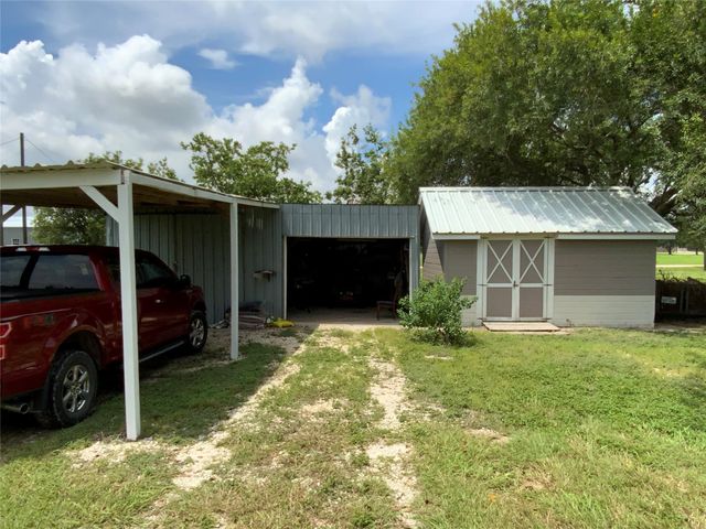 160 Tupelo S, Palacios, TX 77465