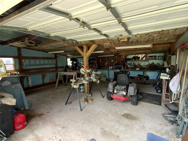 160 Tupelo S, Palacios, TX 77465