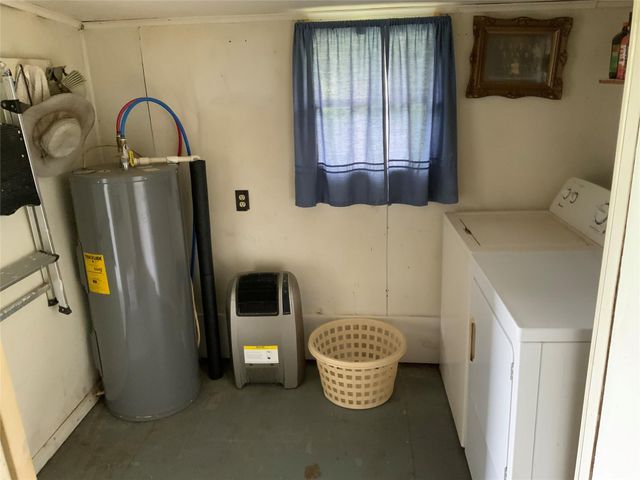 160 Tupelo S, Palacios, TX 77465