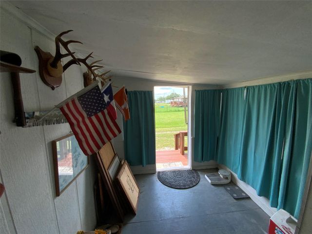 160 Tupelo S, Palacios, TX 77465