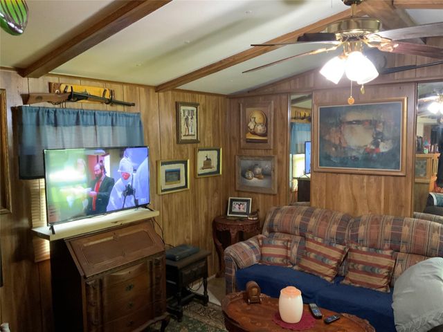 160 Tupelo S, Palacios, TX 77465