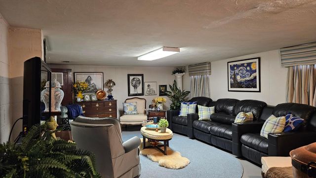 889 Kelton Avenue, Columbus, OH 43206