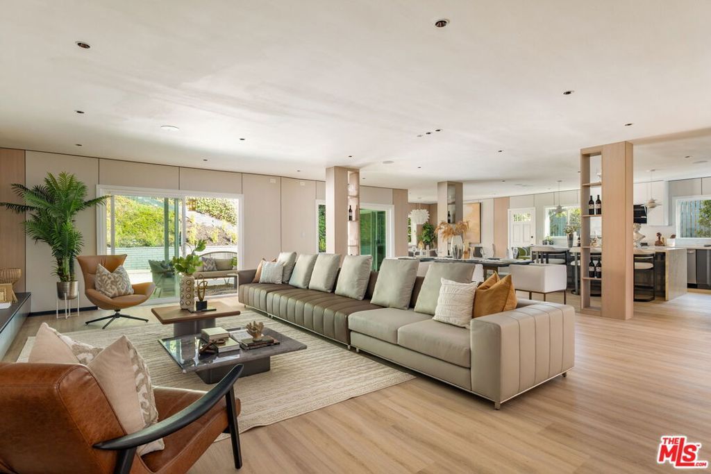 126 N Thurston Avenue, Los Angeles, CA 90049 — photo 3