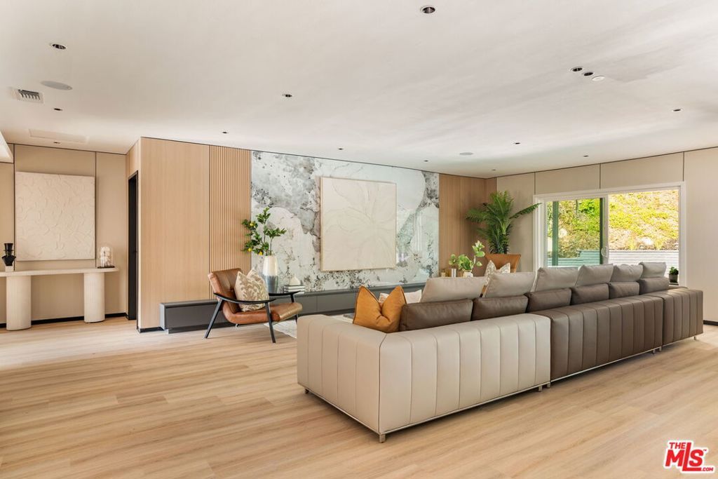 126 N Thurston Avenue, Los Angeles, CA 90049 — photo 4