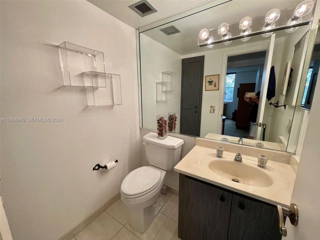3850 Washington Street 214, Hollywood, FL 33021