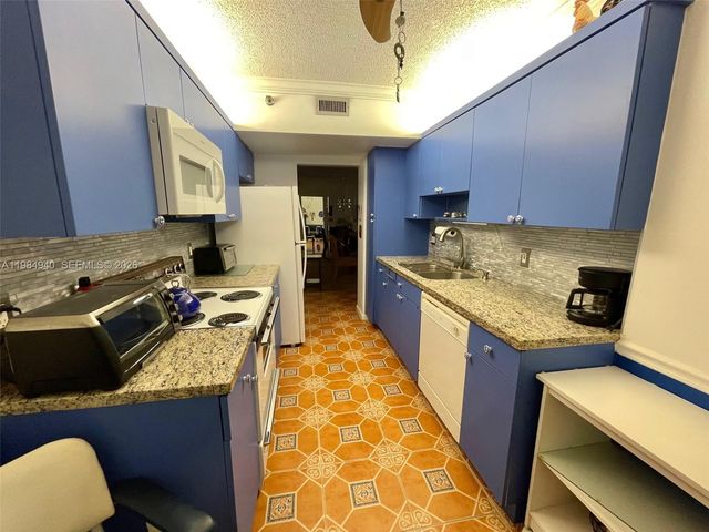 3850 Washington Street 214, Hollywood, FL 33021