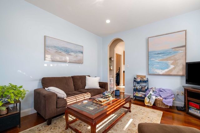 76 Taft Ave 1, Newton, MA 02465