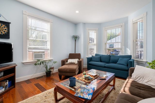 76 Taft Ave 1, Newton, MA 02465