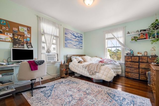 76 Taft Ave 1, Newton, MA 02465