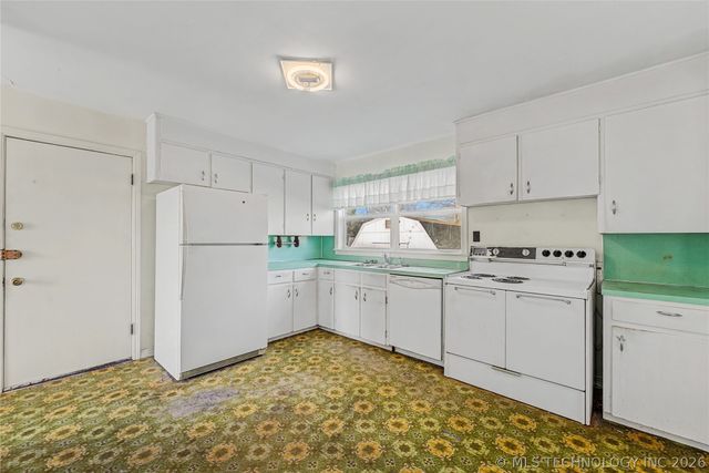 1202 W Davis Drive, Nowata, OK 74048