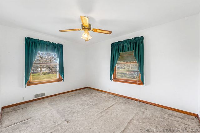 1202 W Davis Drive, Nowata, OK 74048