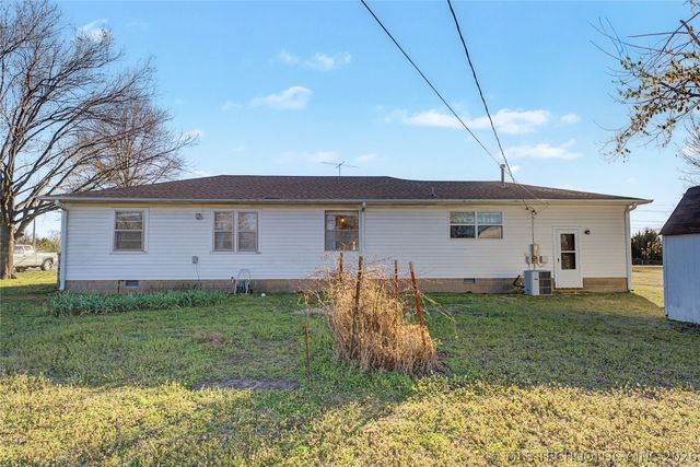 1202 W Davis Drive, Nowata, OK 74048