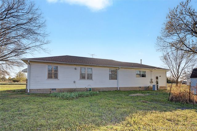 1202 W Davis Drive, Nowata, OK 74048