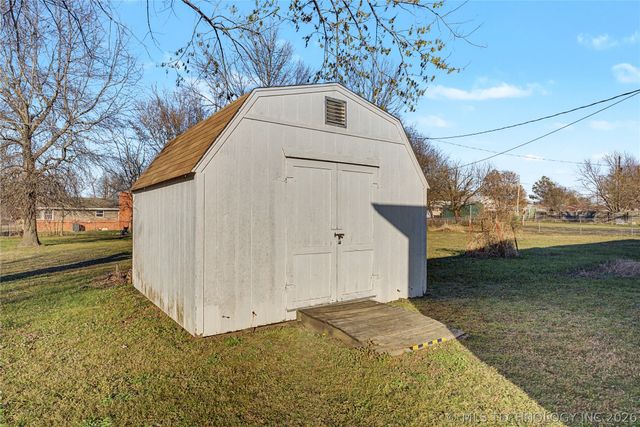 1202 W Davis Drive, Nowata, OK 74048