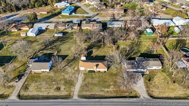 1202 W Davis Drive, Nowata, OK 74048