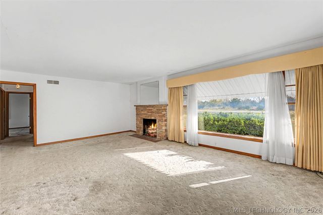 1202 W Davis Drive, Nowata, OK 74048