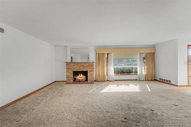 1202 W Davis Drive, Nowata, OK 74048