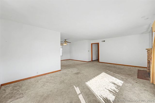 1202 W Davis Drive, Nowata, OK 74048