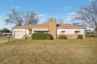 1202 W Davis Drive, Nowata, OK 74048