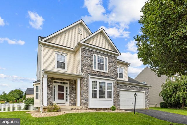 1207 STALLION ST, Ranson, WV 25438