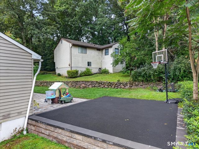 327 Lakeside Boulevard West, Waterbury, CT 06708