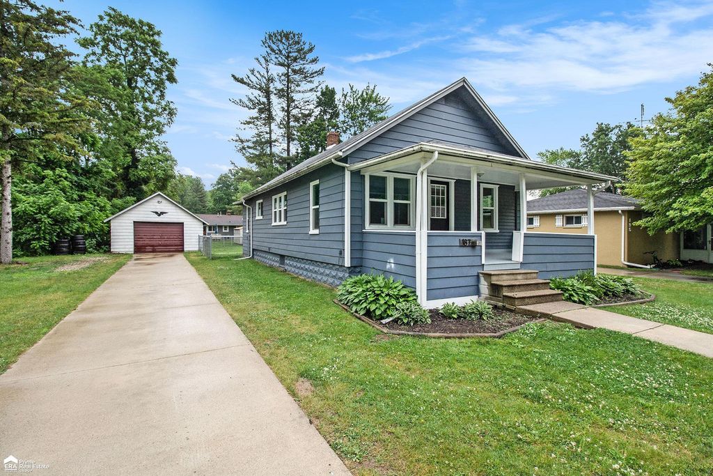 187 S Saginaw Street, Montrose, MI 48457